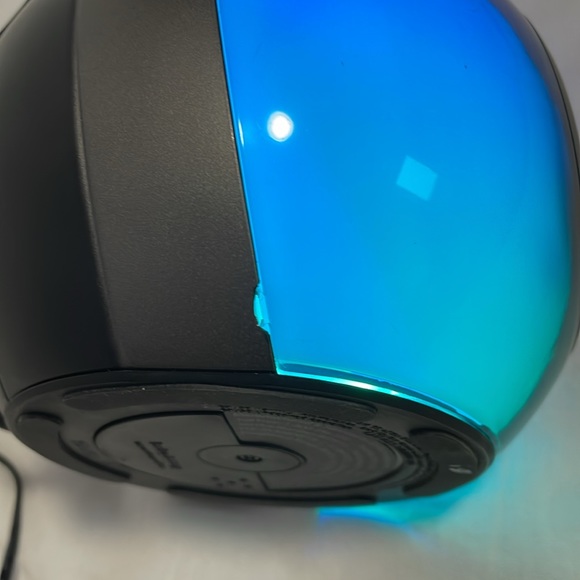 iHome LED Full Spectrum Color Changing Bluetooth FM Clock Radio w/ USB Charging - Picture 4 of 5